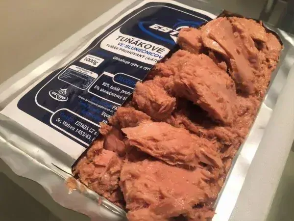 Tuňákové kousky ve slunečnicovém oleji 1000g 